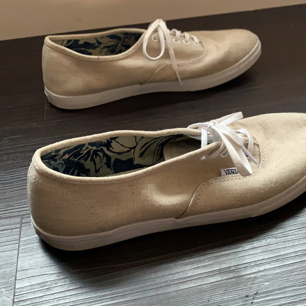 Vans - Picture 7 of 9